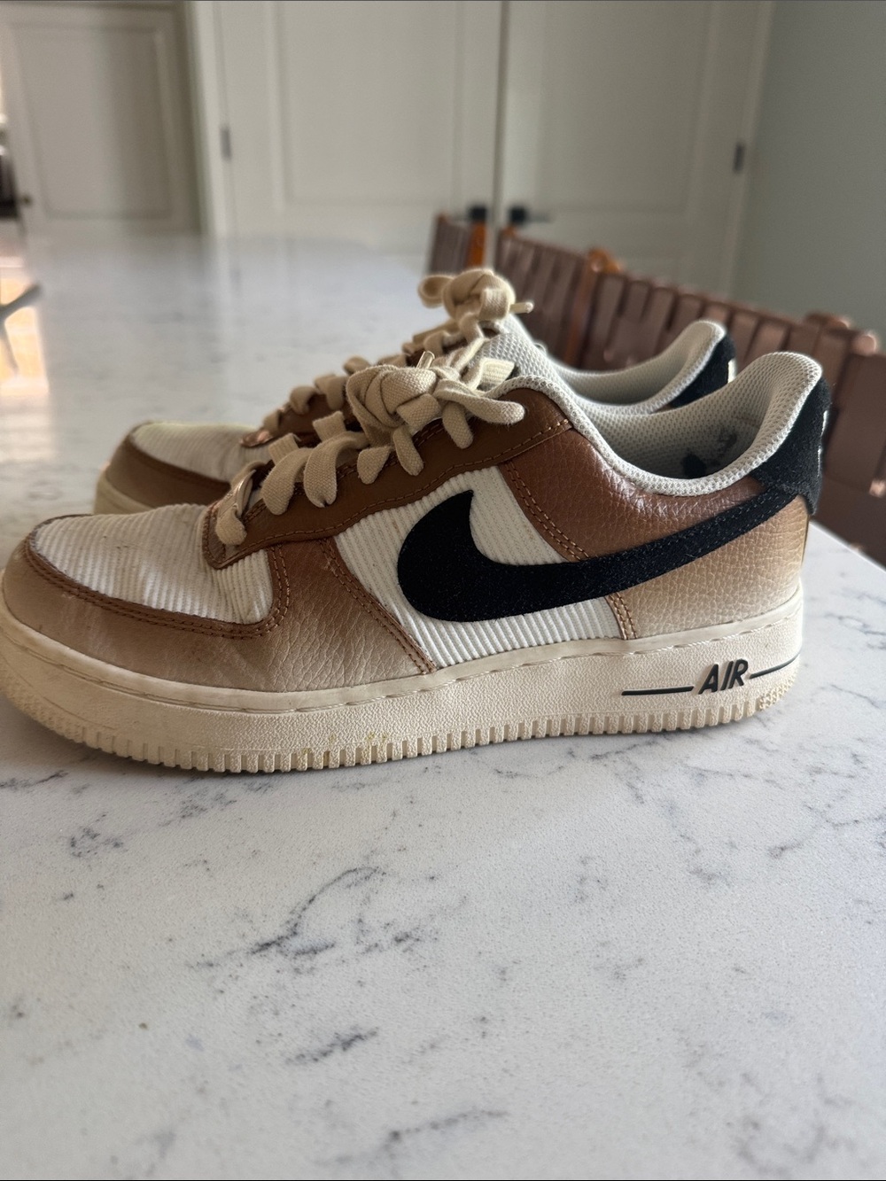 Nike Kids Low-Top Sneakers in Cream, Brown and Black